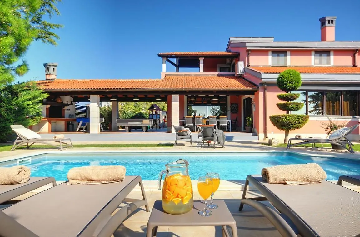 Ines Villa Pula 0*,  Croatia